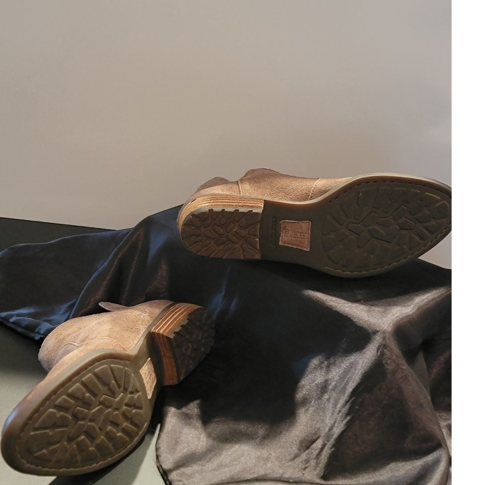Born Kerri Distressed Brown Suede V-Cut Ankle Boots Back Zip Womens 7.5M - Picture 5 of 8